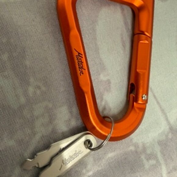 Matador BetaLock Locking Carabiner - Canyon Orange - Travel Lock with 2 Keys - Picture 3 of 3